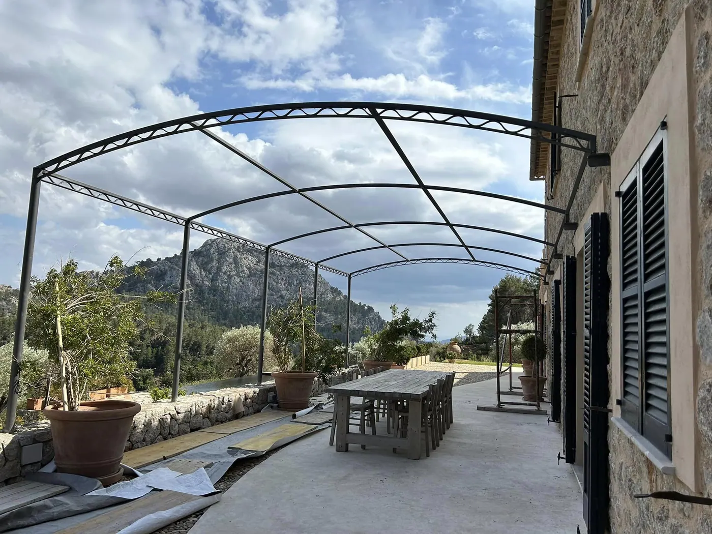 Estructura de hierro para pérgola